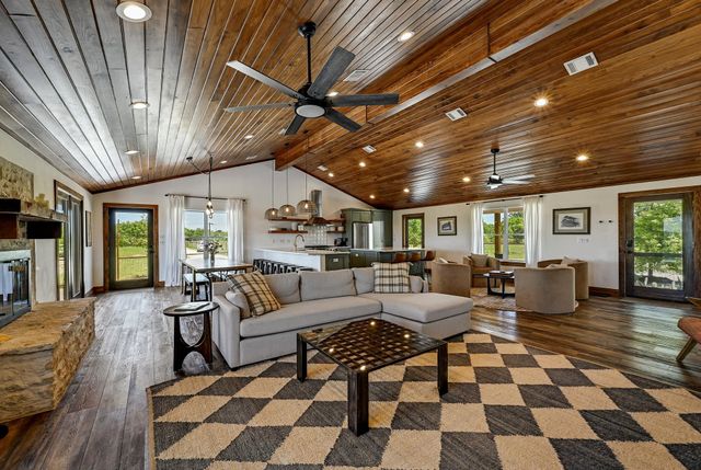 19811 W Ranch Road 152 RD, Llano, TX 78643