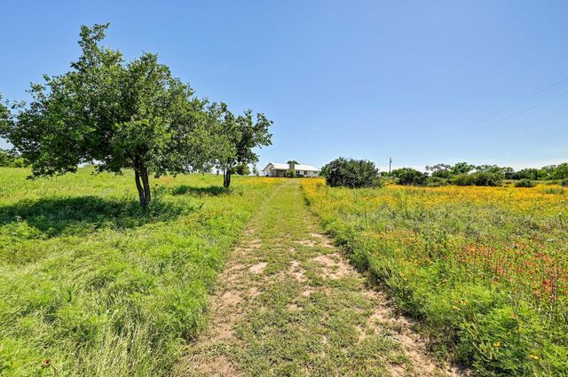 19811 W Ranch Road 152 RD, Llano, TX 78643