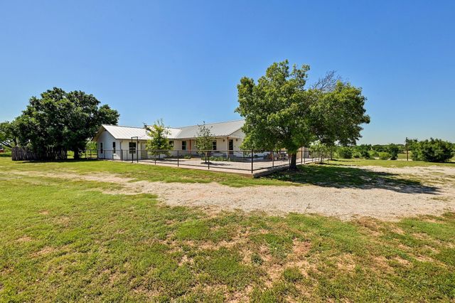 19811 W Ranch Road 152 RD, Llano, TX 78643