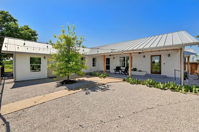 19811 W Ranch Road 152 RD, Llano, TX 78643