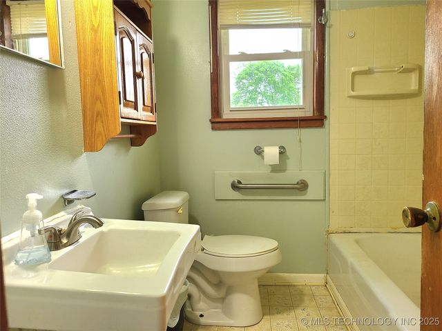 1950 Cedar Bluff Road, Fort Gibson, OK 74434