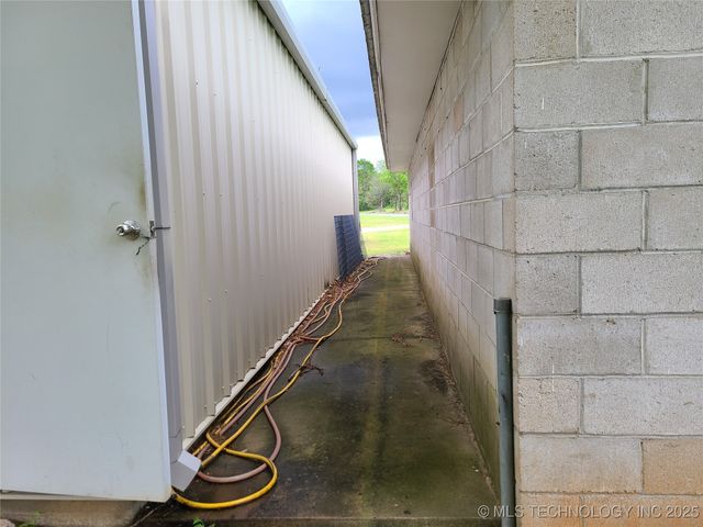 1950 Cedar Bluff Road, Fort Gibson, OK 74434