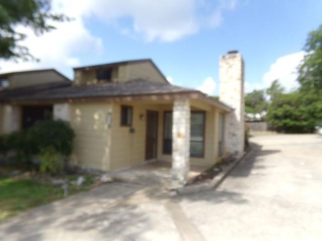 295 295 Mooring CIR A, Lakeway, TX 78734