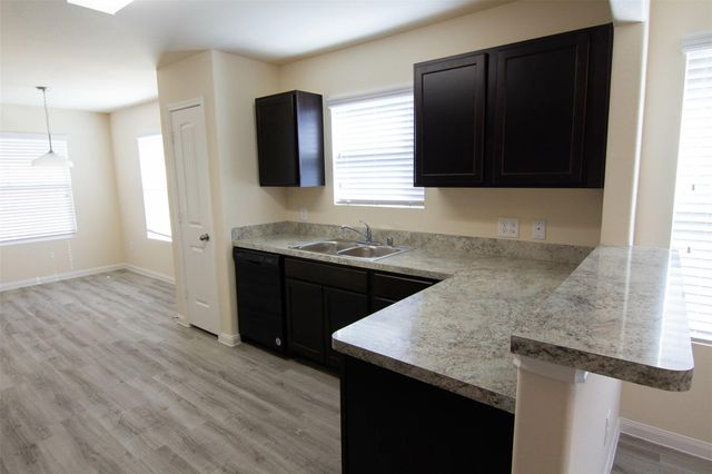 8614 Doris Oaks Circle, Houston, TX 77028