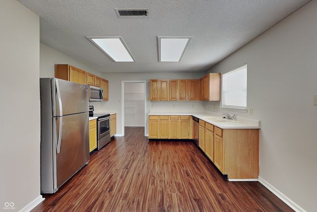 2233 Summerfield Drive, Plainfield, IN 46168