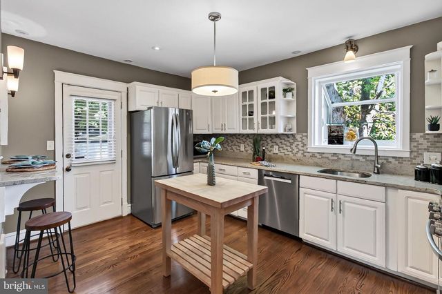 210 S BARTON ST S, Arlington, VA 22204