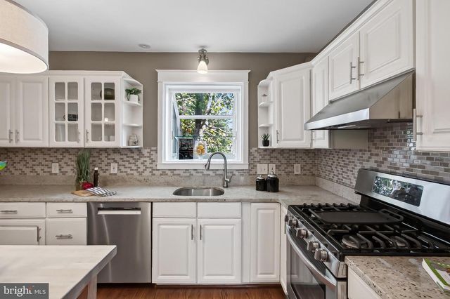 210 S BARTON ST S, Arlington, VA 22204