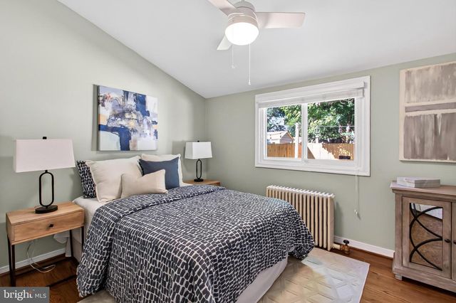 210 S BARTON ST S, Arlington, VA 22204