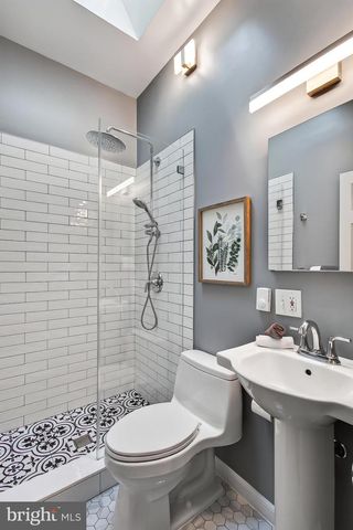 210 S BARTON ST S, Arlington, VA 22204