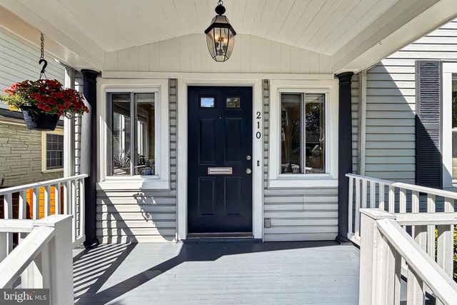 210 S BARTON ST S, Arlington, VA 22204