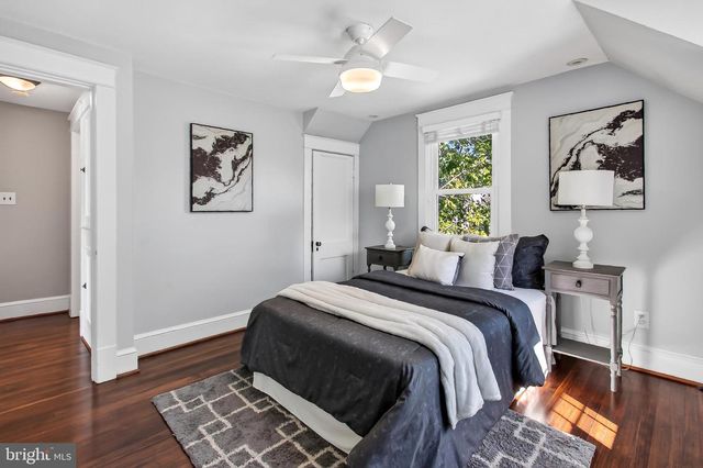 210 S BARTON ST S, Arlington, VA 22204