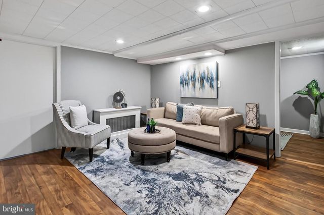 210 S BARTON ST S, Arlington, VA 22204