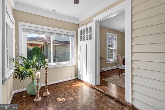 210 S BARTON ST S, Arlington, VA 22204