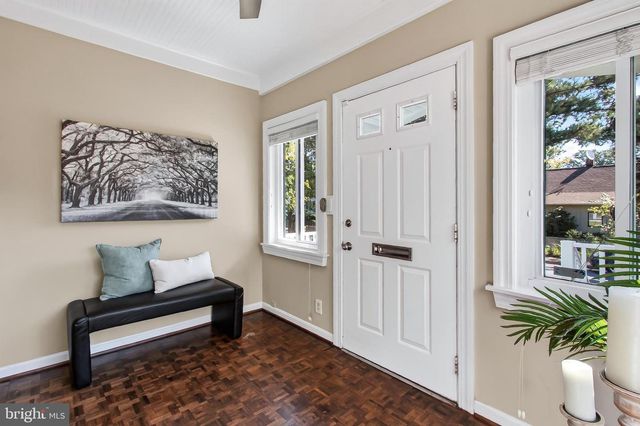 210 S BARTON ST S, Arlington, VA 22204
