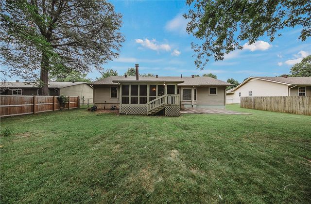 2350 E Country, Fayetteville, AR 72703