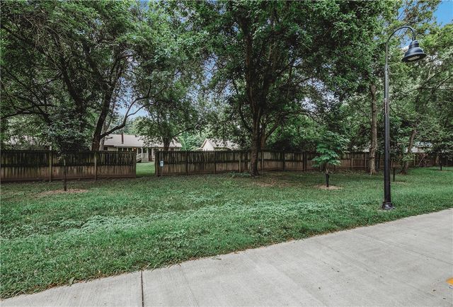 2350 E Country, Fayetteville, AR 72703