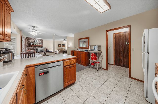 2350 E Country, Fayetteville, AR 72703