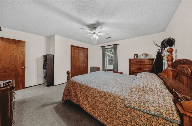 2350 E Country, Fayetteville, AR 72703