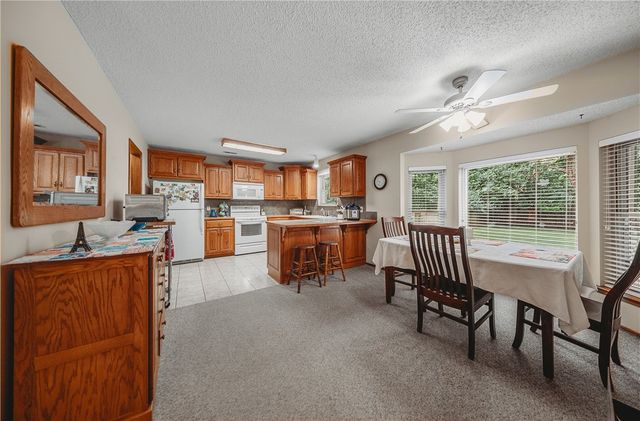 2350 E Country, Fayetteville, AR 72703