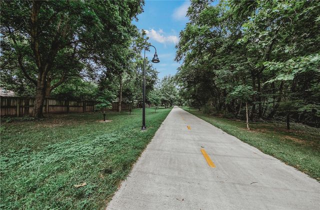 2350 E Country, Fayetteville, AR 72703