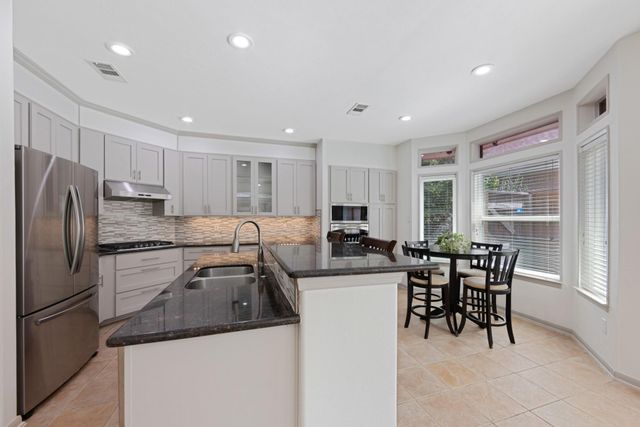 10227 Crescent Bluff Lane, Houston, TX 77070