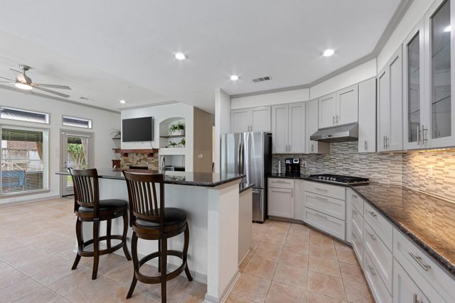 10227 Crescent Bluff Lane, Houston, TX 77070