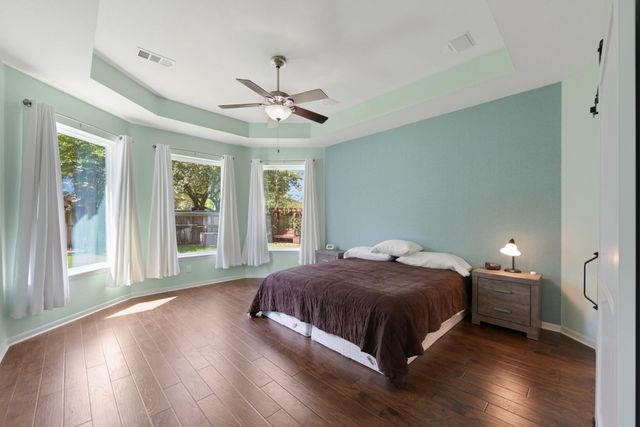 10227 Crescent Bluff Lane, Houston, TX 77070