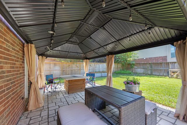 10227 Crescent Bluff Lane, Houston, TX 77070