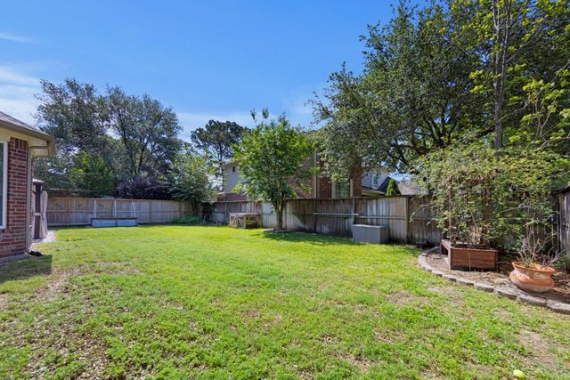 10227 Crescent Bluff Lane, Houston, TX 77070