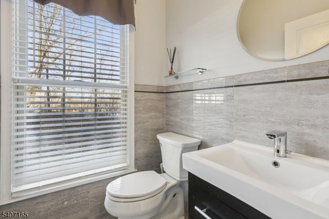 32 Harrison Mount Lake Rd, Ringwood Boro, NJ 07456