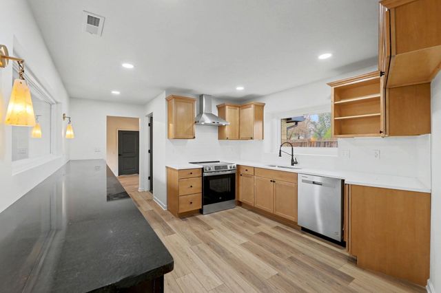 12 E Sequoia Dr, Wichita, KS 67206