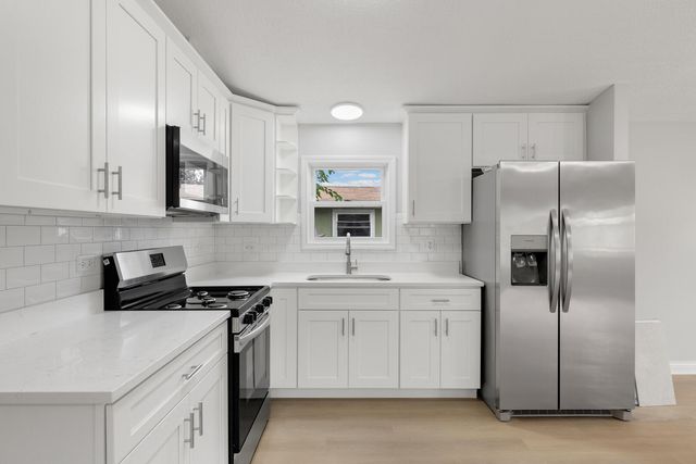 1139 W Barry Lane, Sauk Village, IL 60411