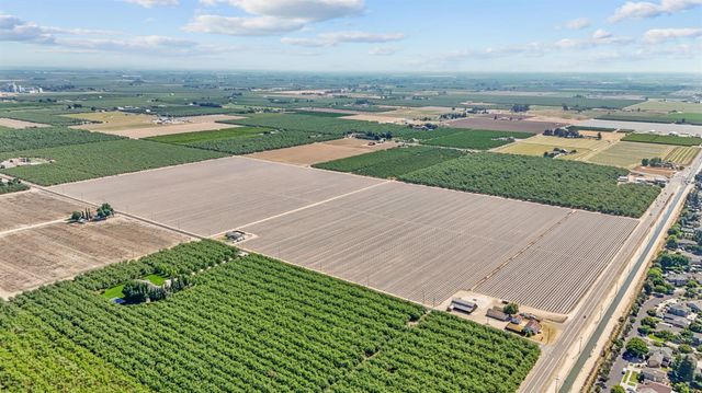 715 W Taylor Rd, Turlock, CA 95382