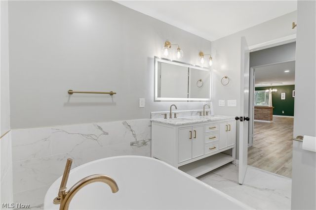 11526 Lake Avenue, Cleveland, OH 44102