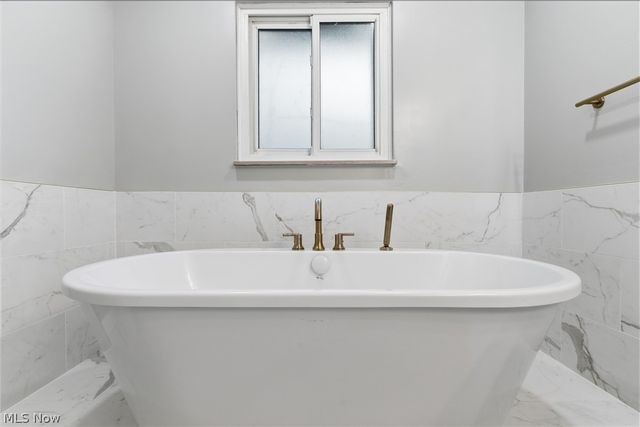 11526 Lake Avenue, Cleveland, OH 44102