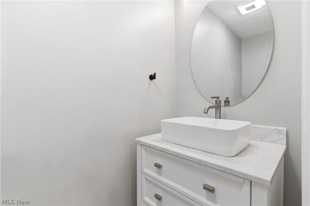 11526 Lake Avenue, Cleveland, OH 44102