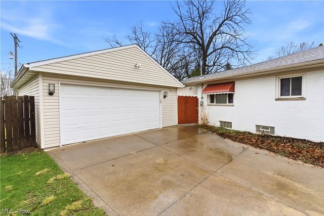 11526 Lake Avenue, Cleveland, OH 44102