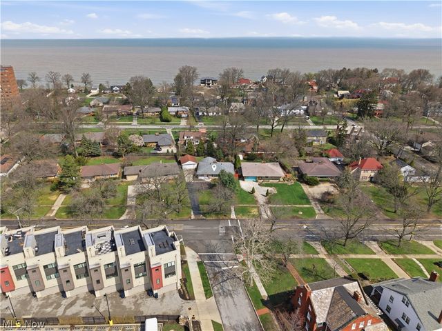 11526 Lake Avenue, Cleveland, OH 44102