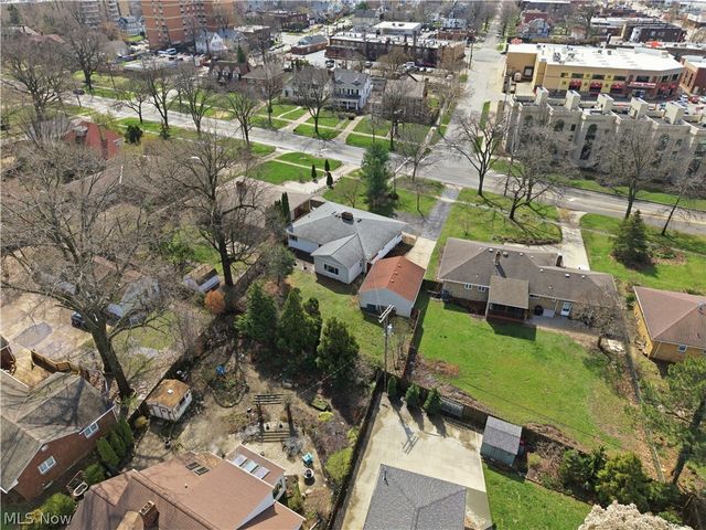 11526 Lake Avenue, Cleveland, OH 44102