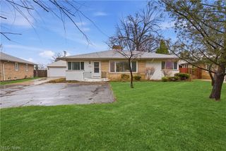 11526 Lake Avenue, Cleveland, OH 44102