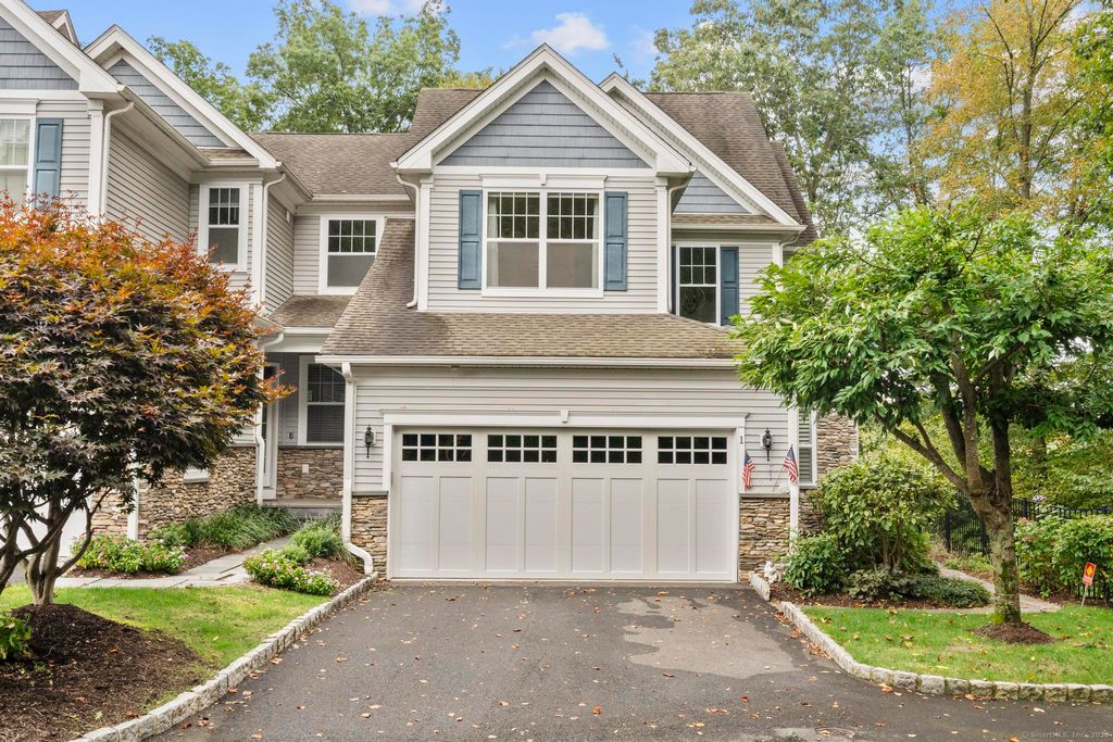 560 River Road APT 1, Shelton, CT 06484