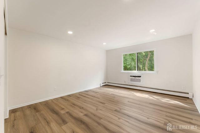517 Cricket Lane, Woodbridge Proper, NJ 07095