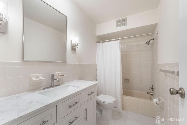 517 Cricket Lane, Woodbridge Proper, NJ 07095