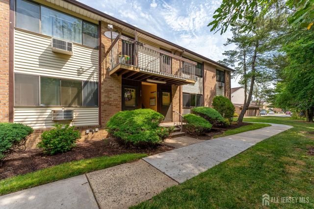 517 Cricket Lane, Woodbridge Proper, NJ 07095