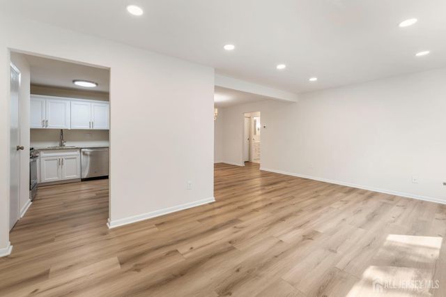 517 Cricket Lane, Woodbridge Proper, NJ 07095