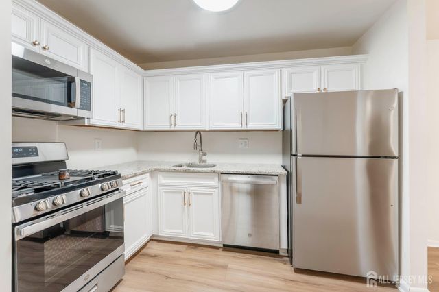 517 Cricket Lane, Woodbridge Proper, NJ 07095