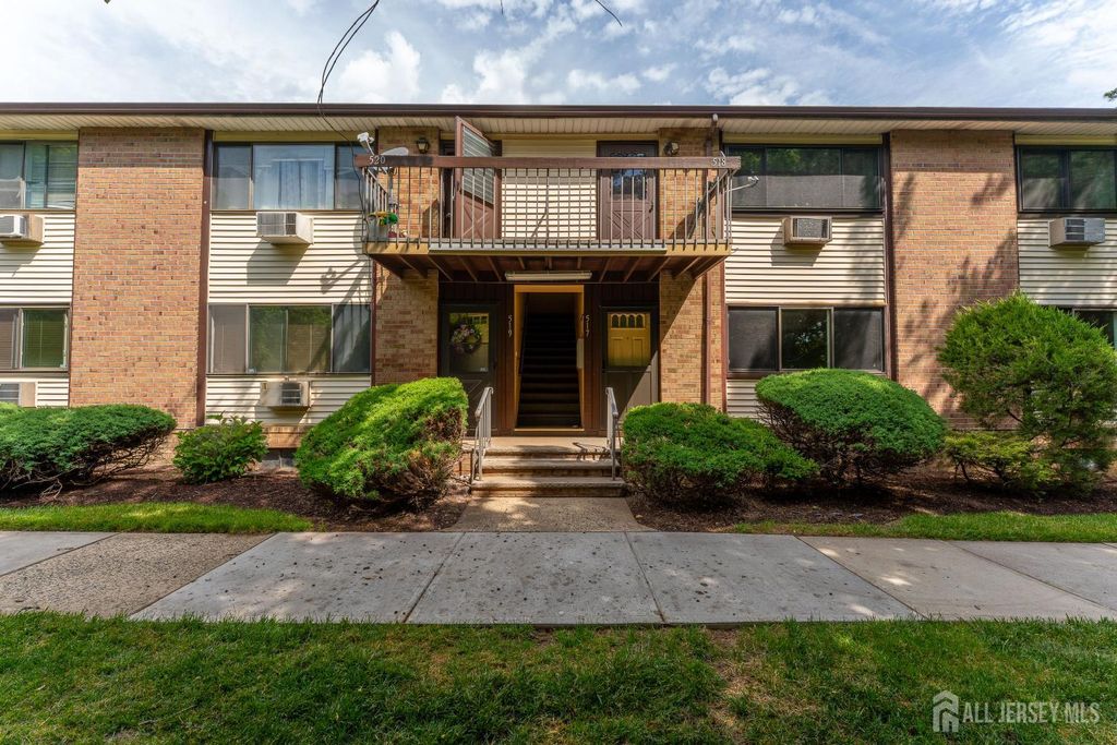 517 Cricket Lane, Woodbridge Proper, NJ 07095