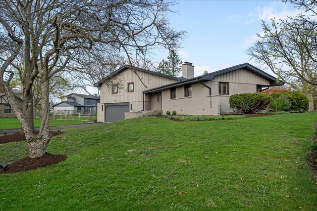 3492 Whirlaway Drive, Northbrook, IL 60062