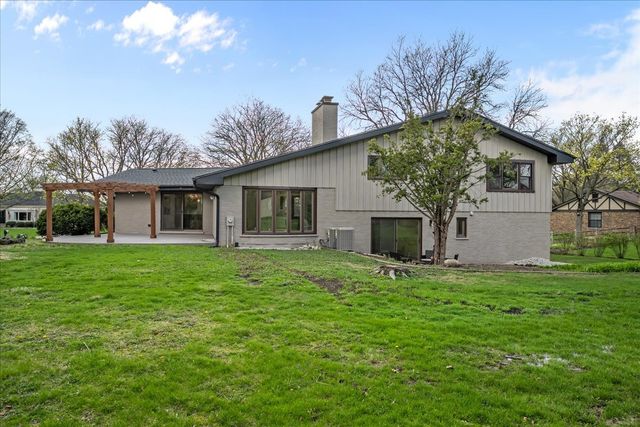 3492 Whirlaway Drive, Northbrook, IL 60062