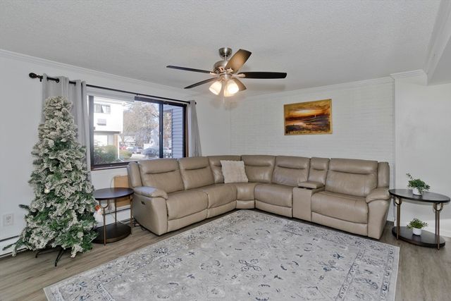 66 Sheri Ln 66, Agawam, MA 01001